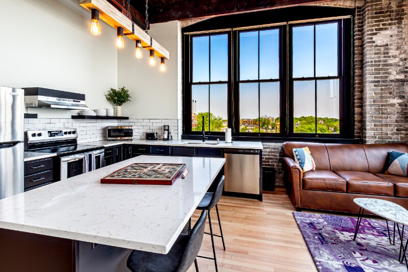 Foto principal - 327 E Wilson St
