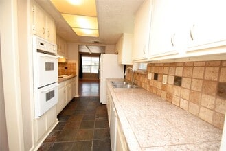 Building Photo - 614 Dalewood Dr