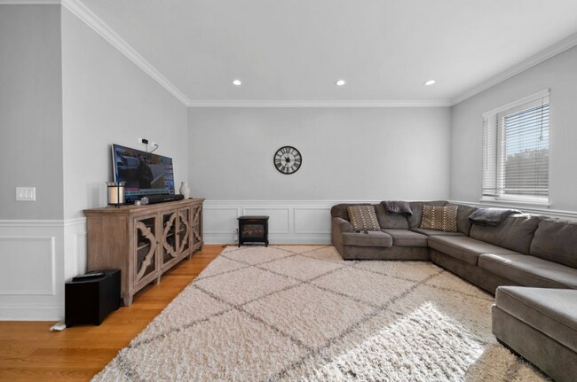 Foto del edificio - 3336 W Irving Park Rd