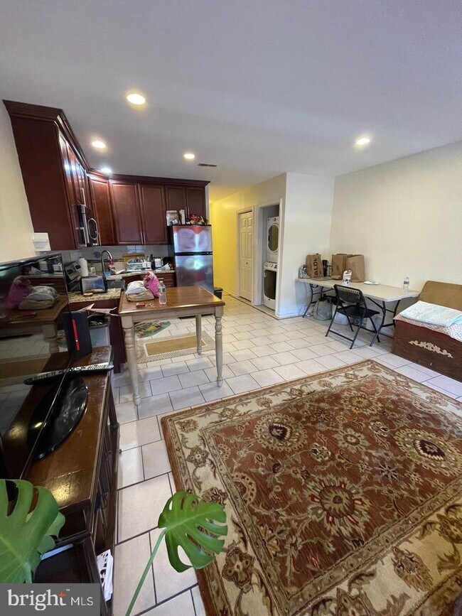 122 W Girard Ave Unit 2ND FLR, Philadelphia, PA 19123 Room for Rent