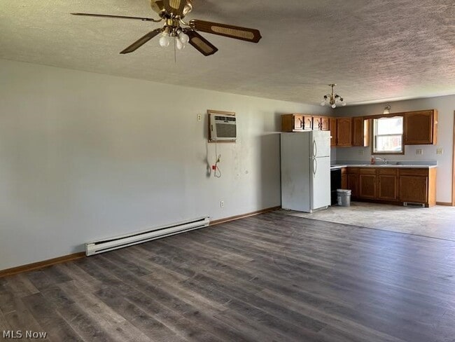 Building Photo - 120 8th Dr NE
