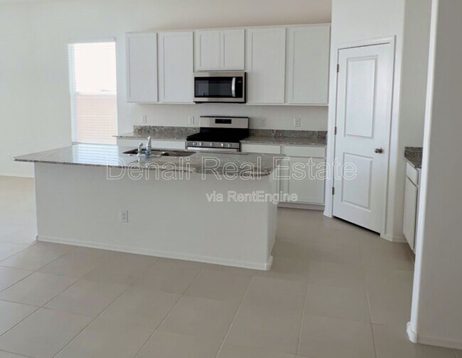 Foto del edificio - 15661 W Smoketree Dr