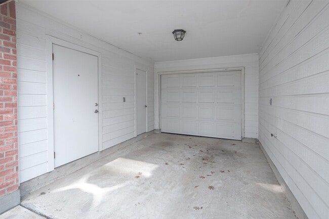 Building Photo - 202 McGowen St
