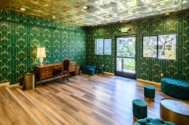 Foto del edificio - 3006 Royal St Los Angeles, CA 90007