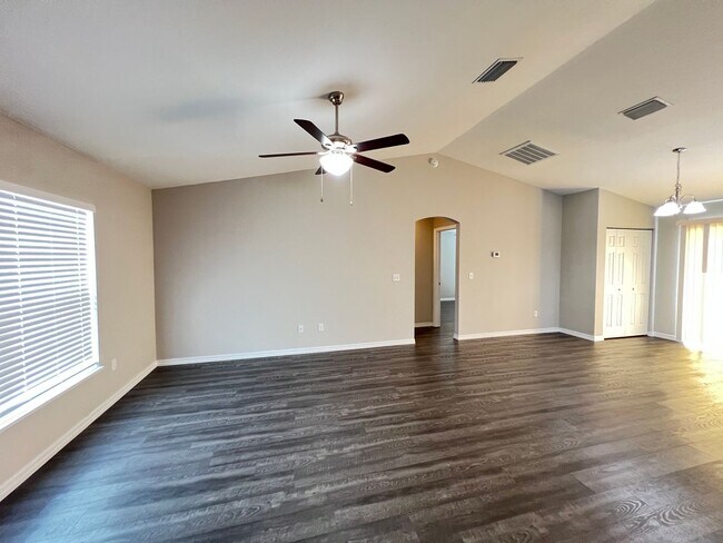 Foto del edificio - AWESOME 3 BD/2BA Home in Ocala!! Ready for Move-In