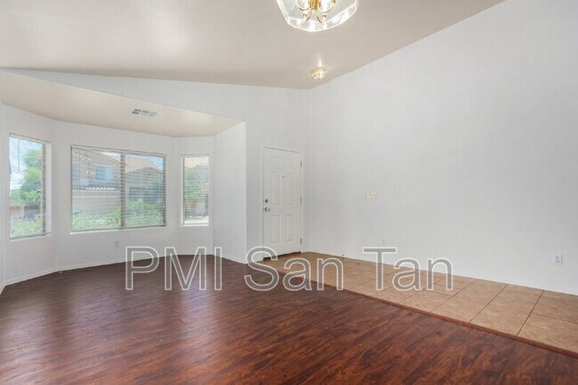 Foto del edificio - 3202 W Mineral Butte Dr