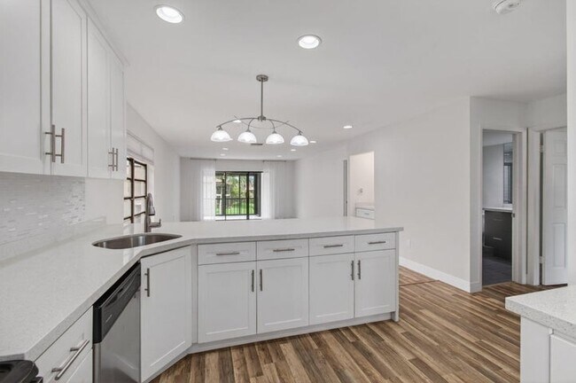 Foto del edificio - 8536 Casa del Lago