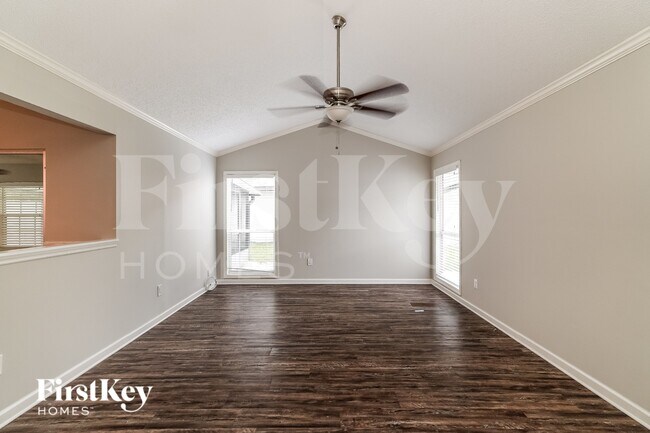 Foto del edificio - 7027 Silvermill Dr