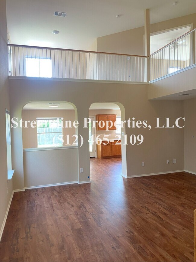 Foto del edificio - Beautiful 3 bedroom, 3 bathroom and study ...