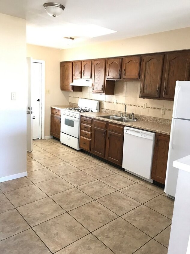 Building Photo - 584 Dorson Cir