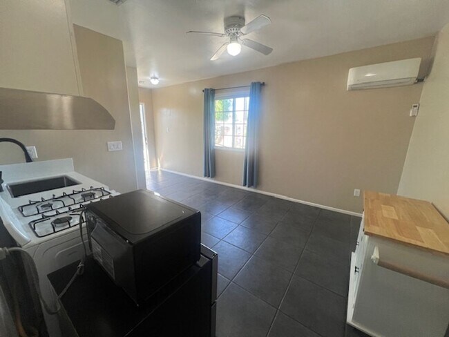 Foto del edificio - Charming 1 Bedroom, 1 Bathroom ADU in Pacoima! Ready for Move-In!