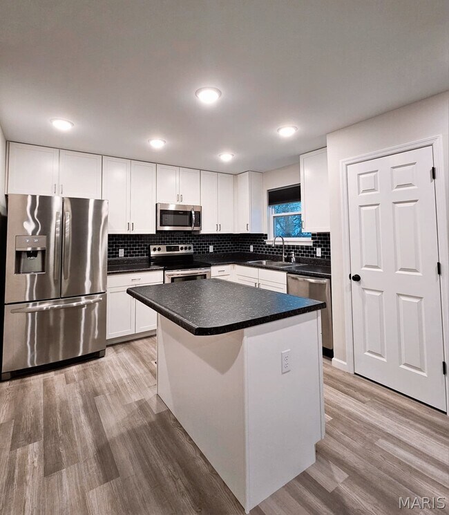 Building Photo - 367 Newbridge Wy