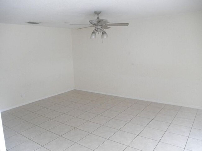 Foto del edificio - 876 Summit Lake Dr