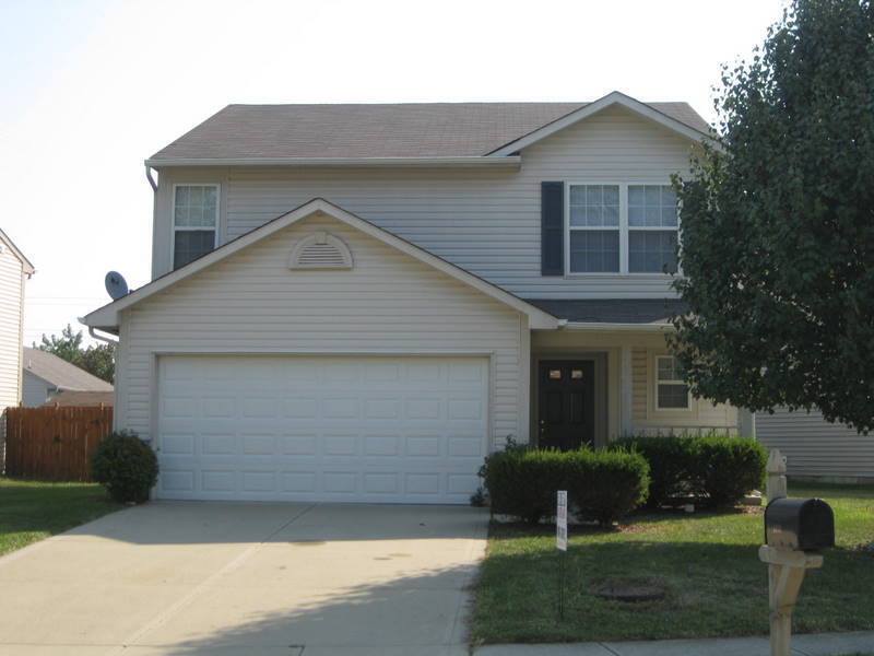 3859 Burning Bush Dr, Indianapolis, IN 46235 House Rental in