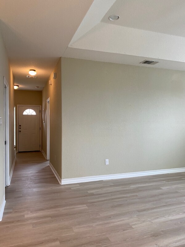 Foto del edificio - 102 Cornell Ave