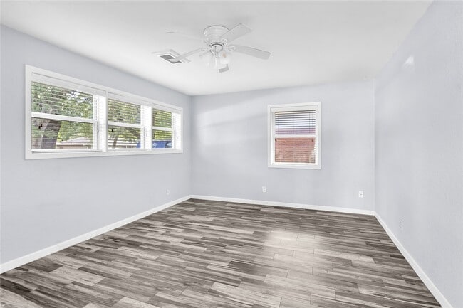 Building Photo - 2802 Greenbriar St