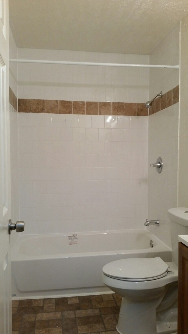 Building Photo - 2 bed, 1.5 bath home in Pleasant Grove