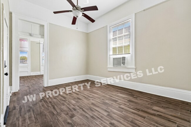 Foto del edificio - 2332 Ursulines Ave