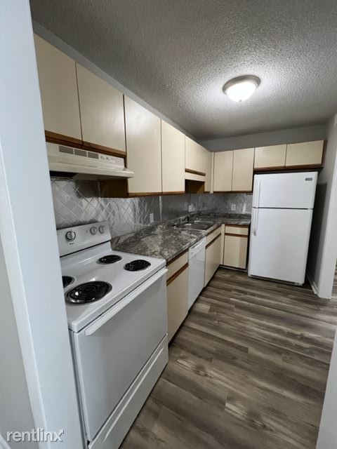 Building Photo - 2 br, 1 bath House - 1100 Crescent Dr Apt 9