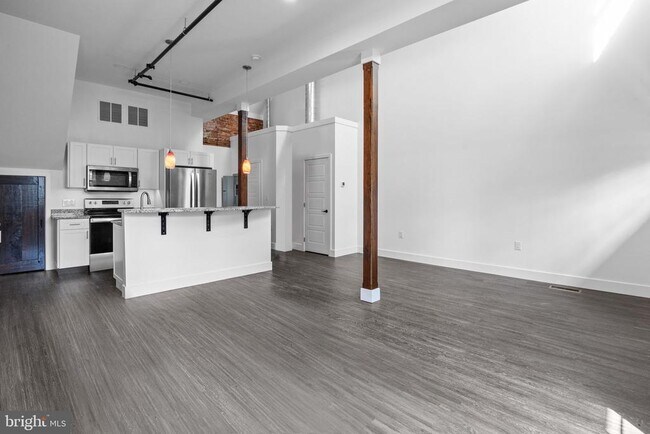 Foto del edificio - 819 Blooming Glen Rd