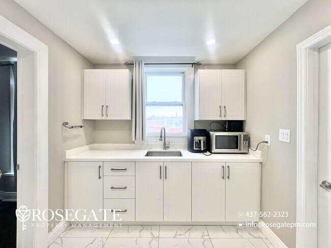 Photo du bâtiment - Pet-Friendly 2-Bedroom Apartment in Central Woodstock