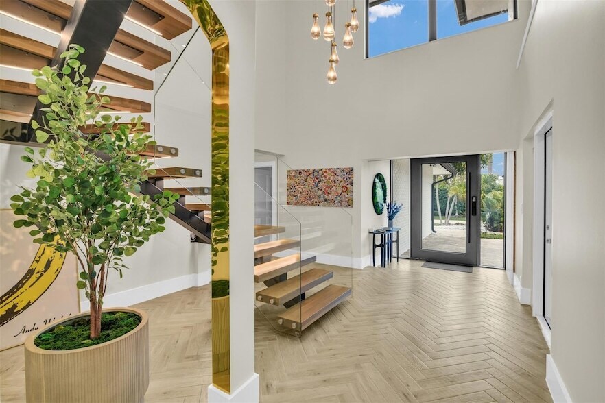 Foto principal - 319 S Riverside Dr