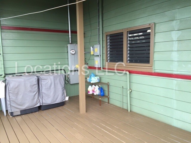 Building Photo - 1492 Hoohaku St