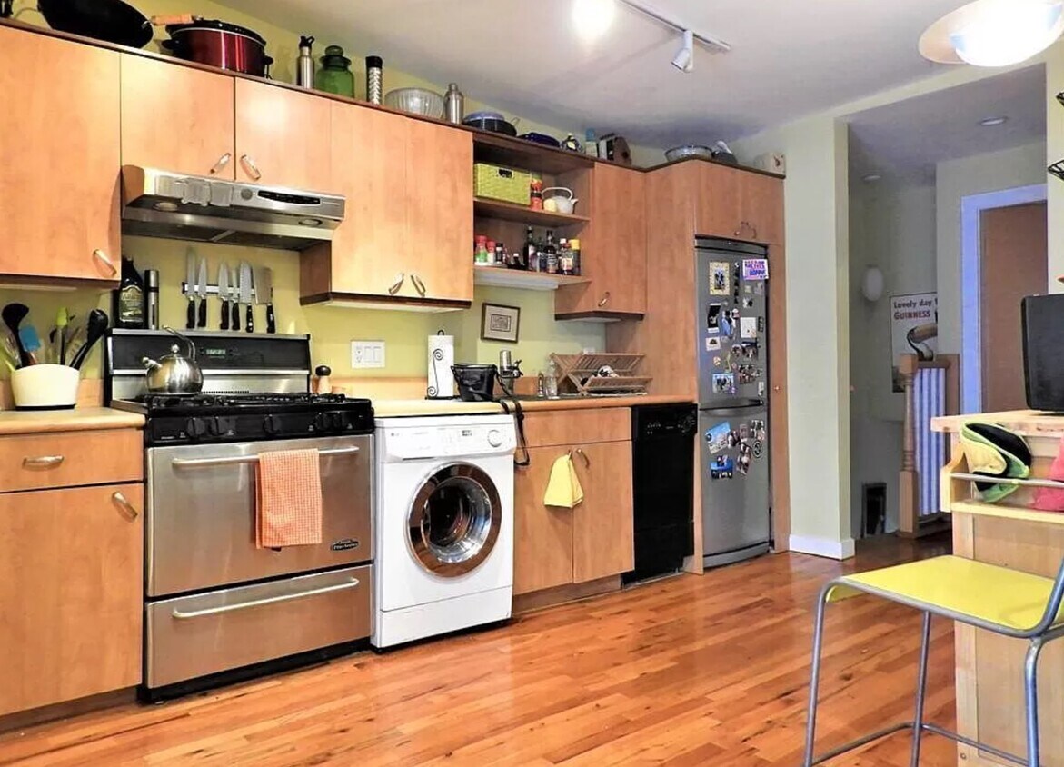 Primary Photo - 62 Hurley St