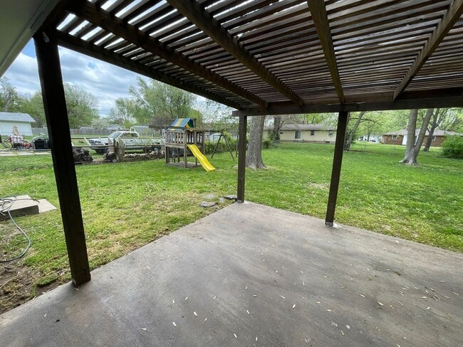Building Photo - Great Location in Nixa!