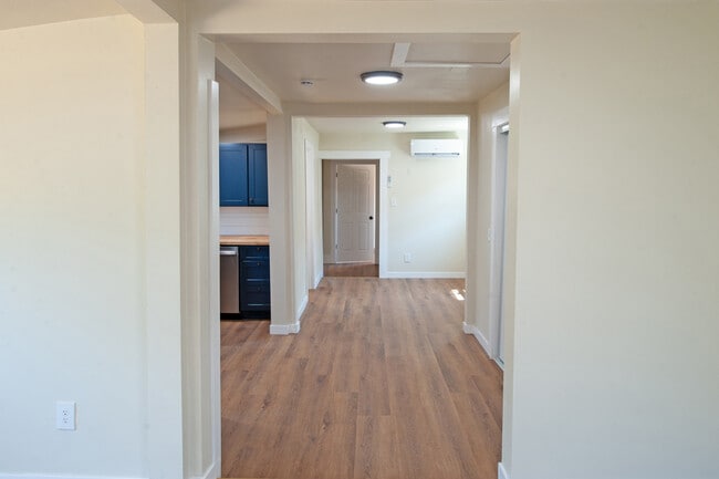 Building Photo - 603 Military St
