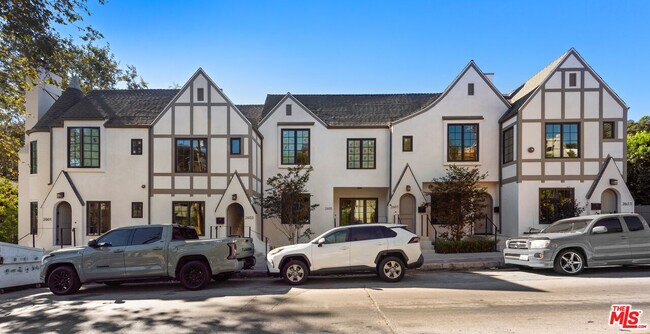 Foto del edificio - 2607 Beachwood Dr