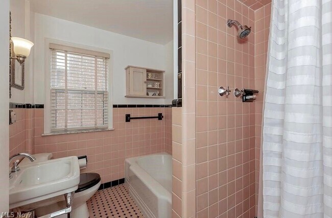 Foto del edificio - 13582 Cedar Rd