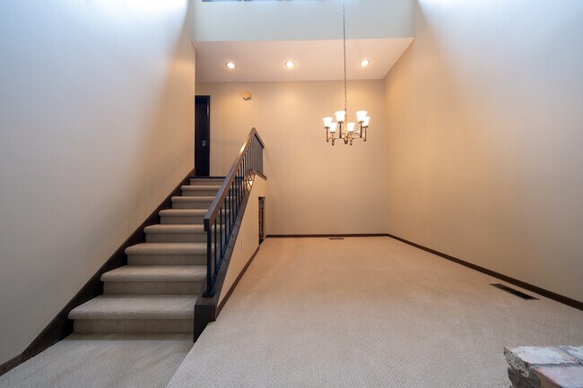 Building Photo - 5704 Duncan Ln
