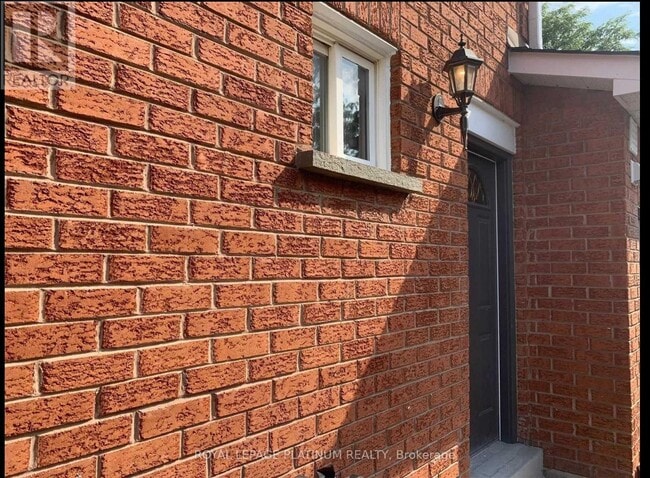 Building Photo - 1540 Manorbrook Ct