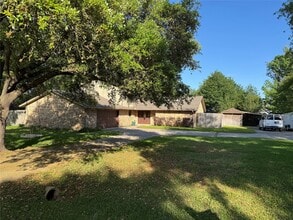 Building Photo - 9948 Twin Shores Dr
