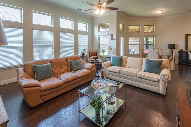 Foto del edificio - 913 Parkside Dr