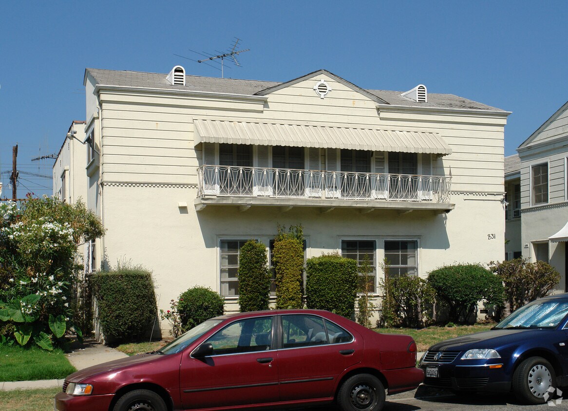 Building Photo - 831 N Alfred St