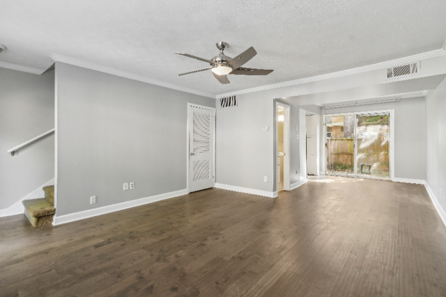 Building Photo - 120 Biscayne Dr NW