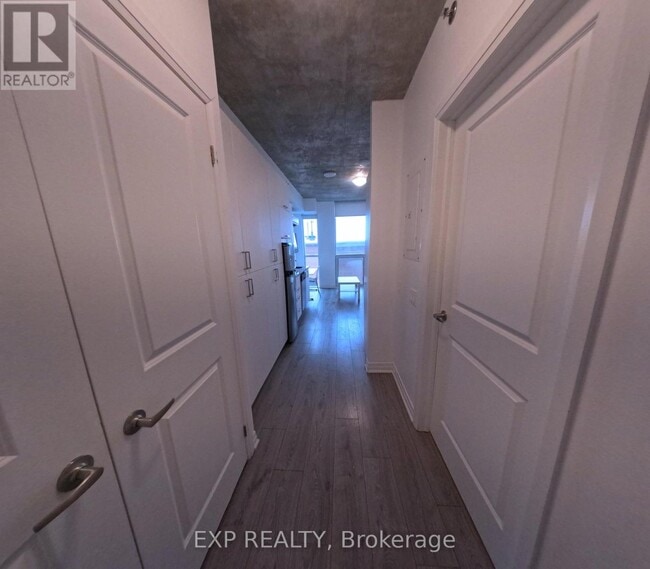 Photo du bâtiment - 1900 Simcoe St N