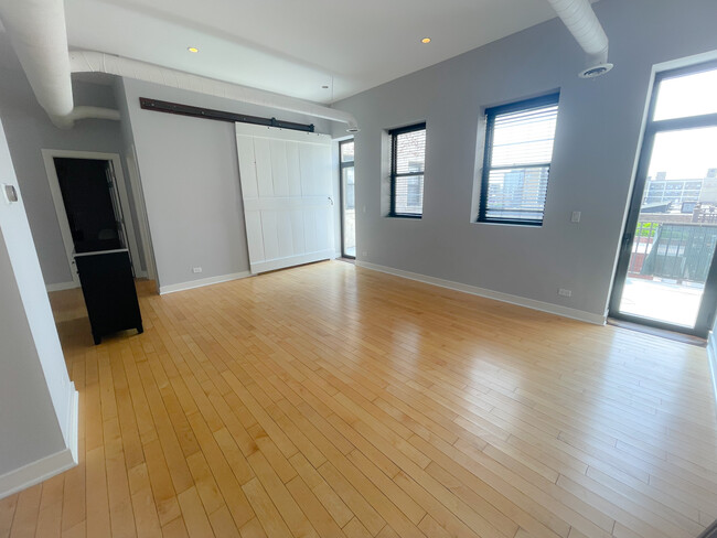 Foto del edificio - 811 W Eastwood Ave