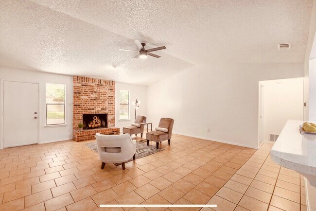 Foto del edificio - 8414 Danville Dr
