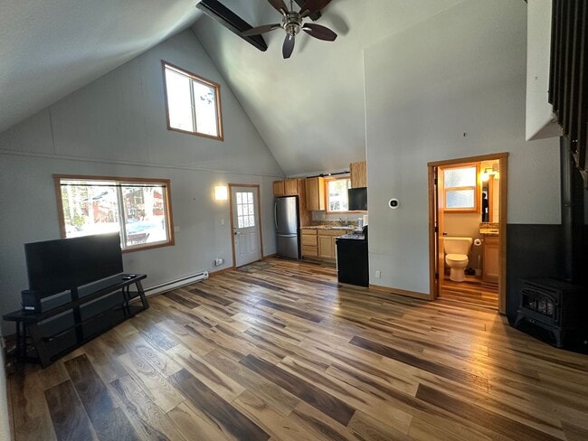 Foto del edificio - Conveniently Located Two Bed + Loft, Backs to Pond and Trails