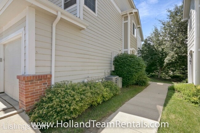 Building Photo - 2 br, 3 bath House - 1381 S Cathay Ct #108