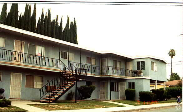 Primary Photo - 400 E Hullett St