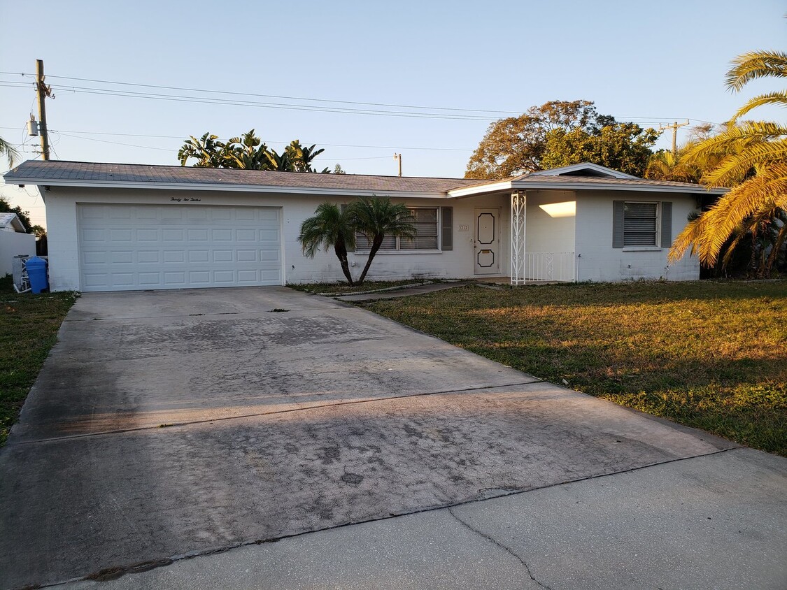 Primary Photo - Charming 2-Bedroom, 2-Bath Single-Family H...