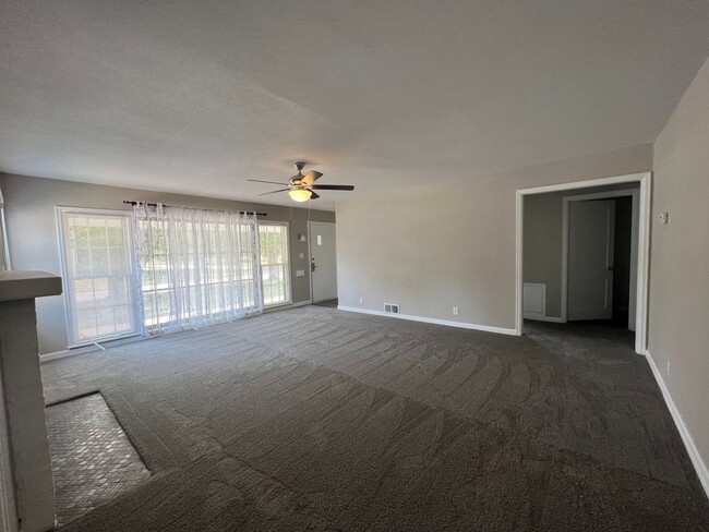 Building Photo - Rent or Rent to Own!  Large 3 bed/3bath ho...