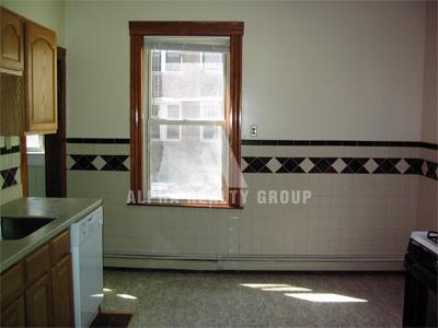 Foto principal - 4 bedroom in Boston MA 02134