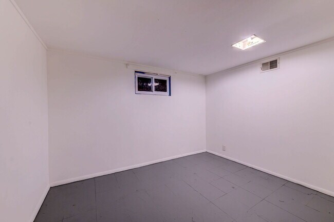 Foto del edificio - 212 Lakeside Dr