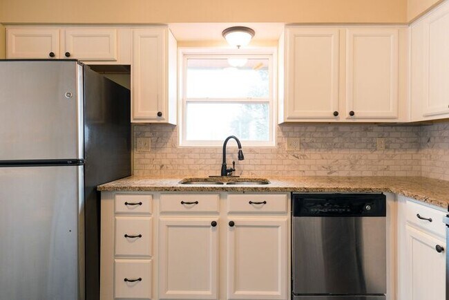 Building Photo - Come See this Updated Independence Home