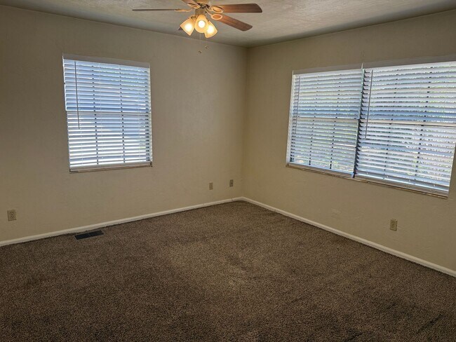 Building Photo - PORTLAND TOWNHOMES